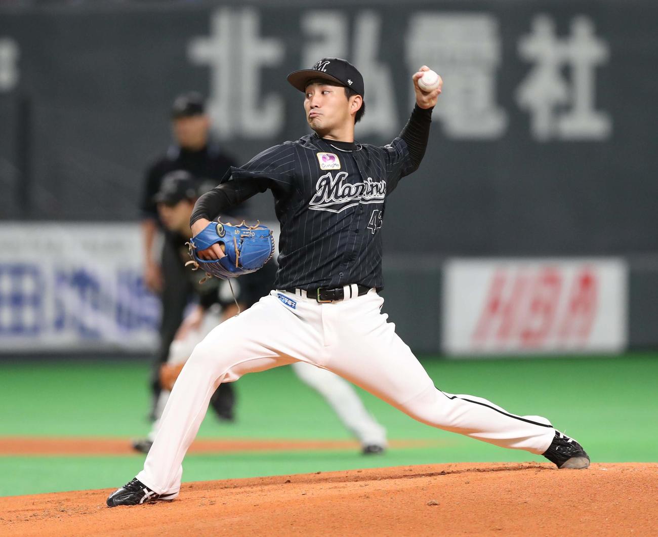 日本ハム対ロッテ　ロッテ先発の小島（撮影・黒川智章）