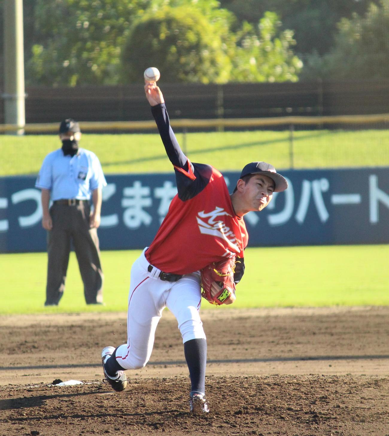 東京学芸大－杏林大　先発し力投する杏林大・石田（撮影・保坂恭子）
