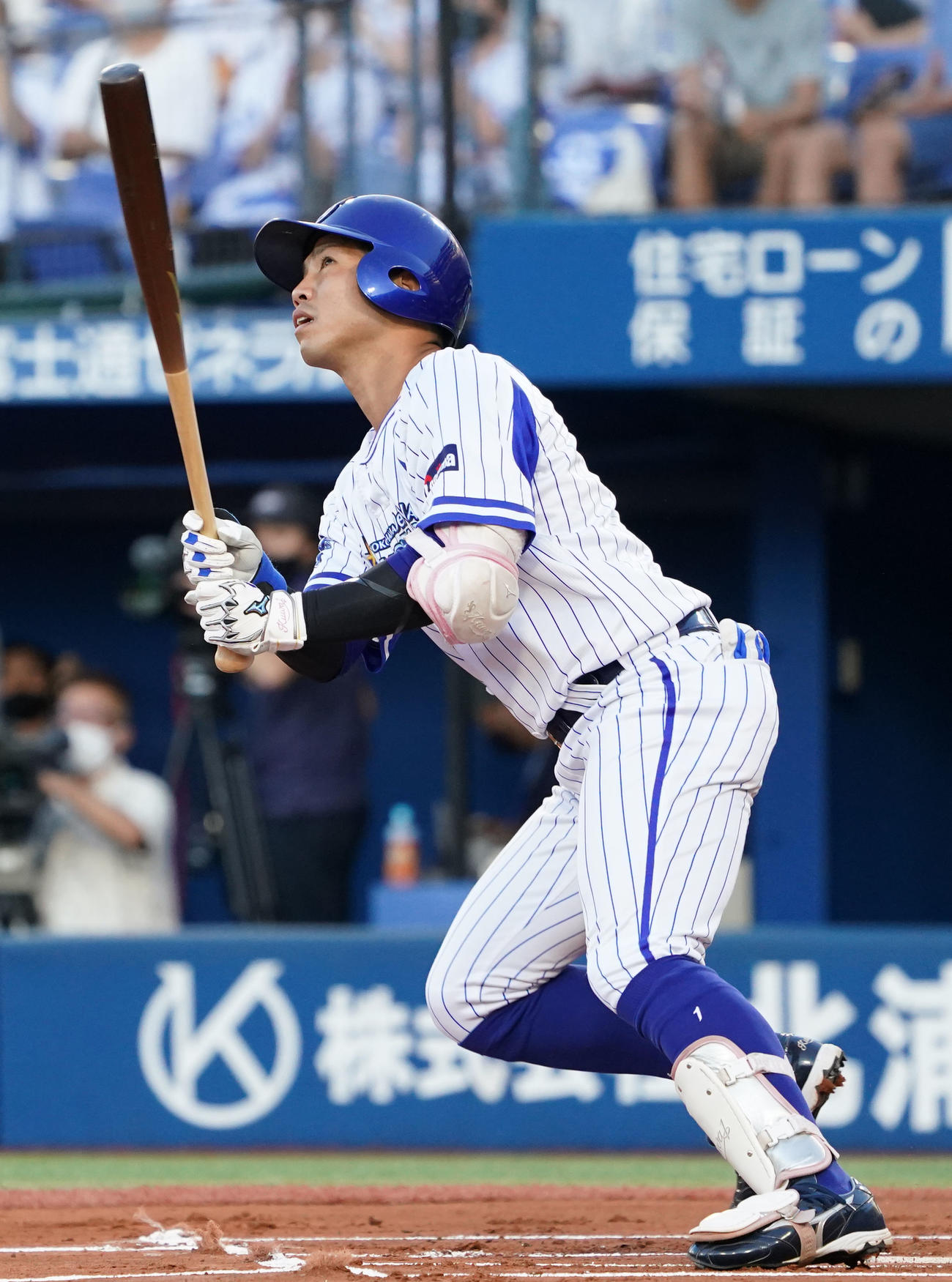 DeNA対中日　1回裏DeNA無死、左越え本塁打を放つ桑原（撮影・横山健太）