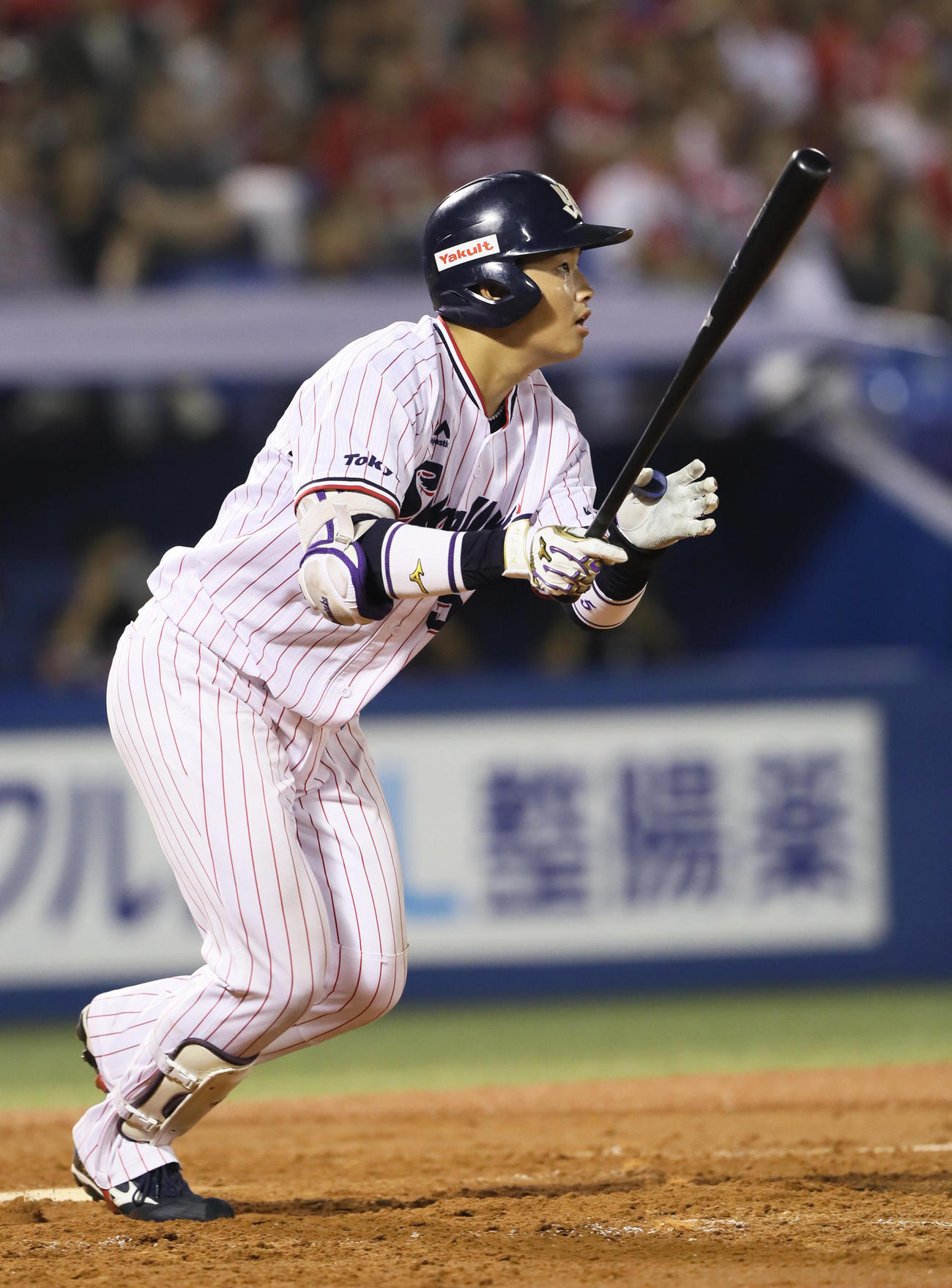 18年9月16日、広島戦でプロ初打席初本塁打となる右越え2点本塁打を放つヤクルト村上