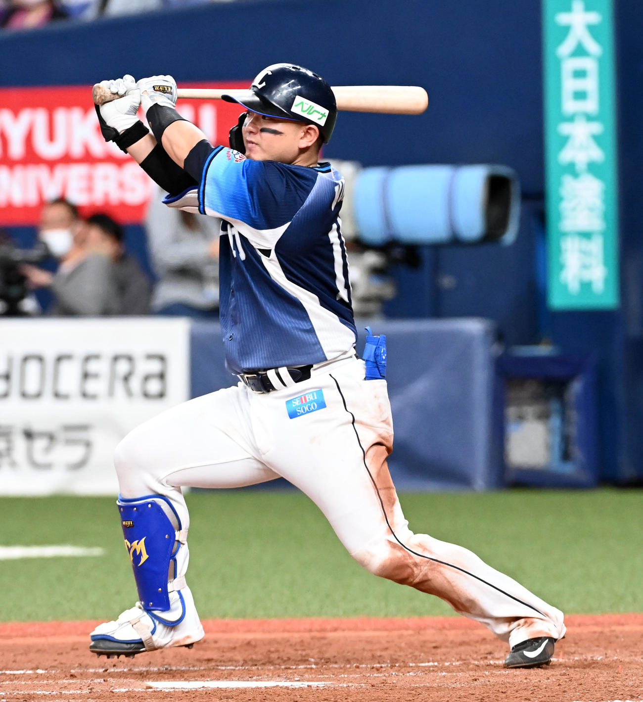 オリックス対西武　5回表西武1死一、二塁、森は左中間に適時2点二塁打を放つ（撮影・前岡正明）