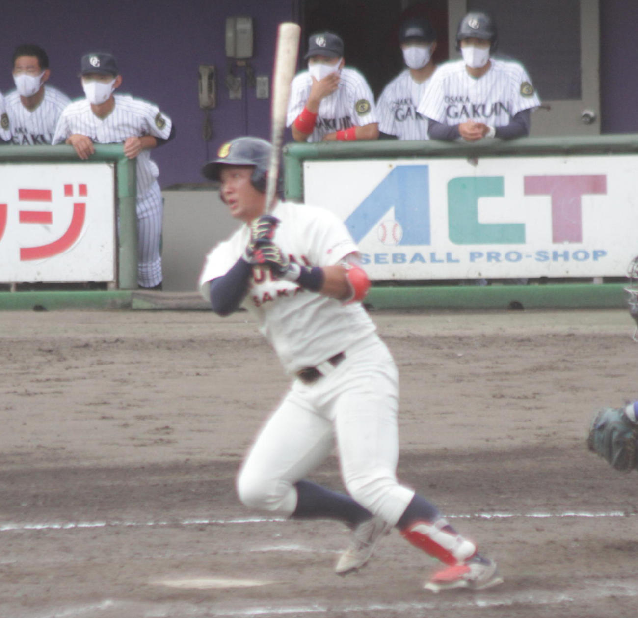 大商大の福元悠真外野手は4回、豪快に引っ張って左前打を放った