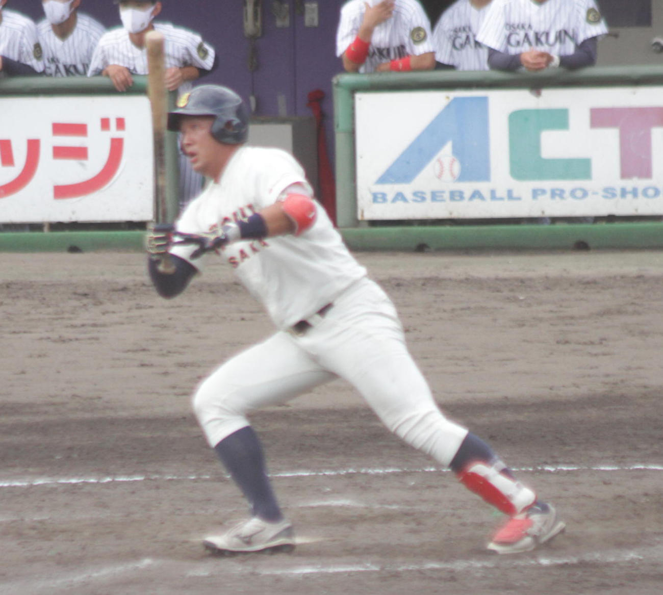 大商大の福元悠真外野手は4回、豪快に引っ張って左前打を放った