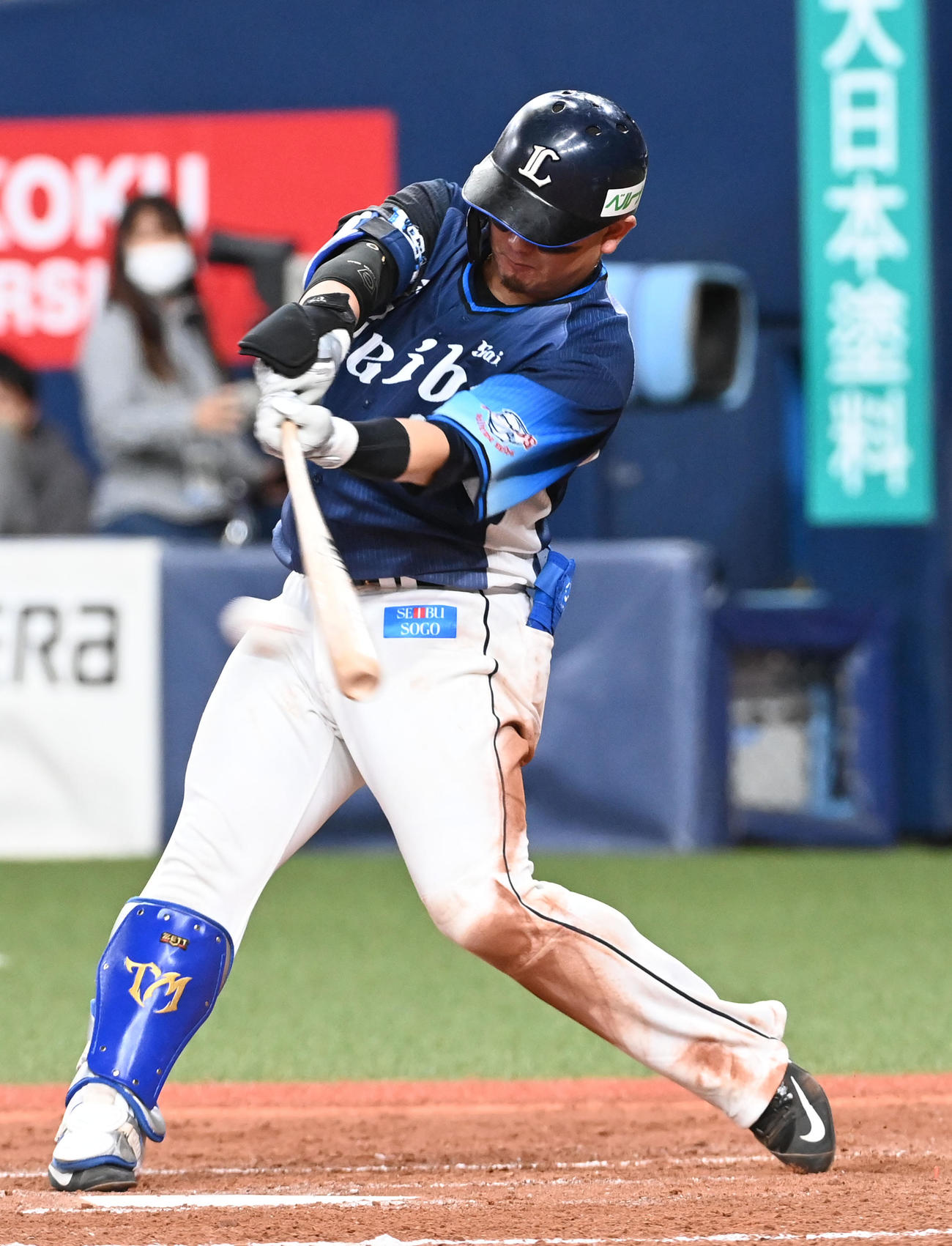 オリックス対西武　5回表西武1死一、二塁、森は左中間に適時2点二塁打を放つ（撮影・前岡正明）