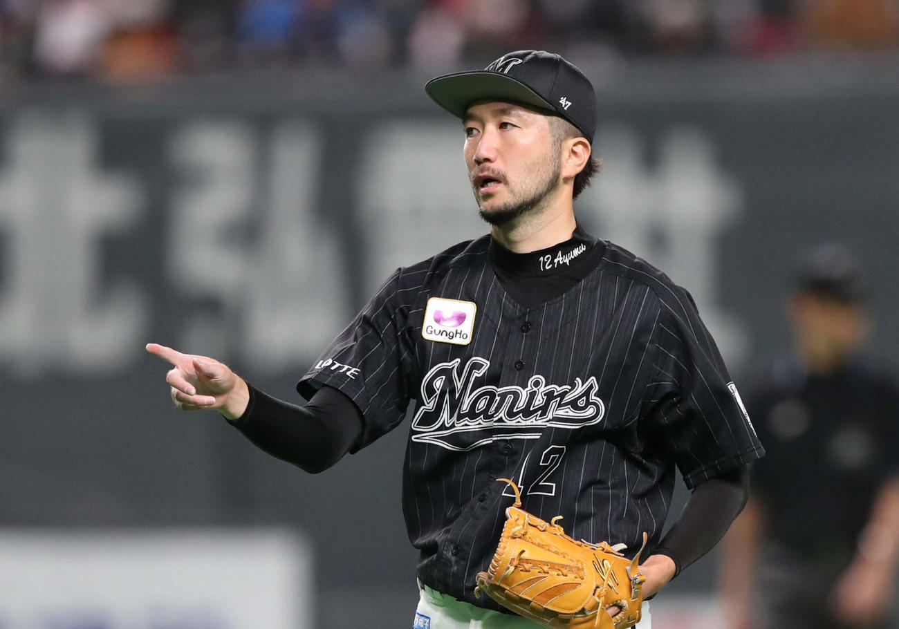 日本ハム対ロッテ　3回裏、走者を出すも無失点に抑える石川（撮影・黒川智章）