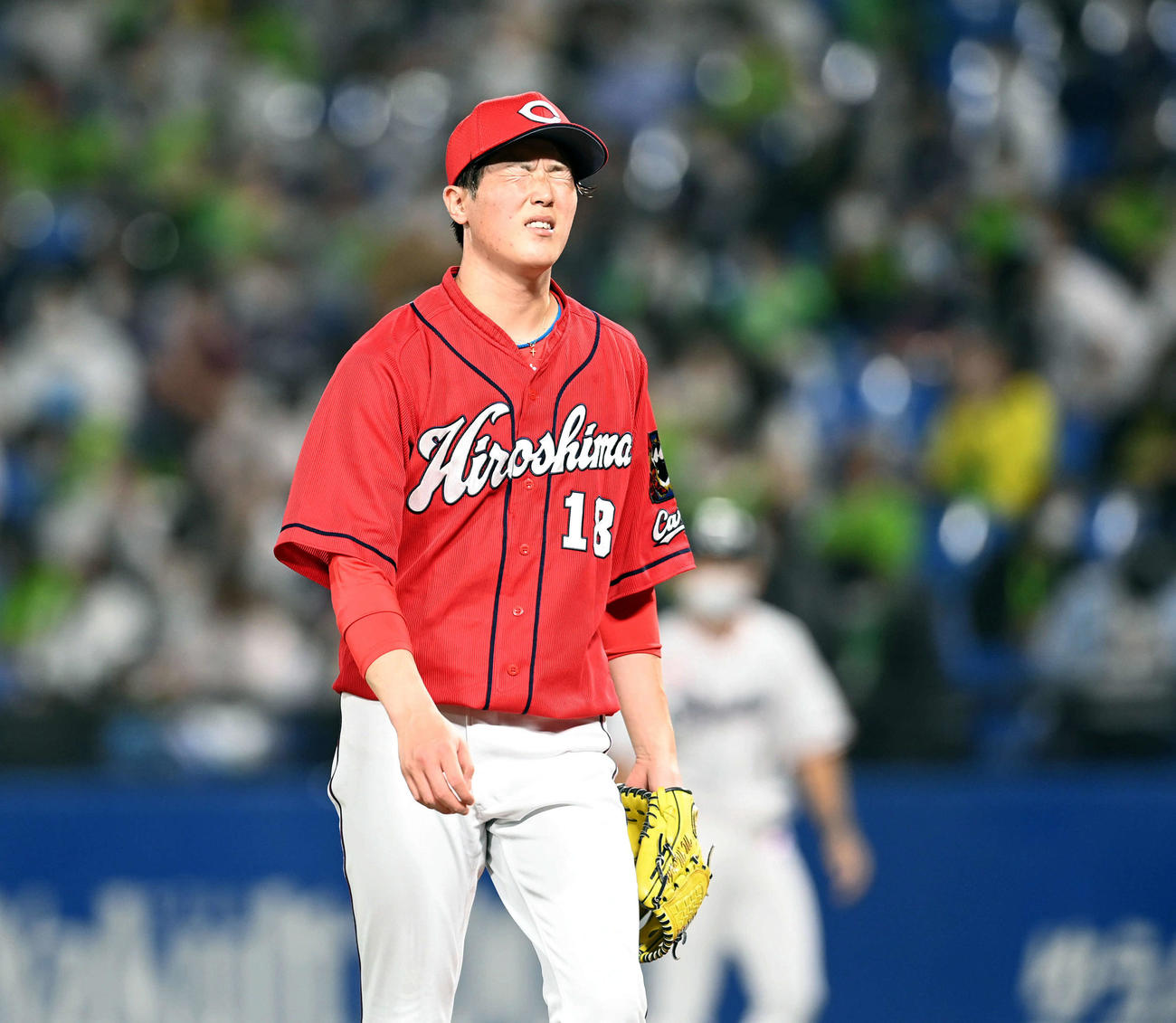 ヤクルト対広島　8回裏、ヤクルト青木に適時打を許し2－2の同点とされた森下（撮影・たえ見朱実）