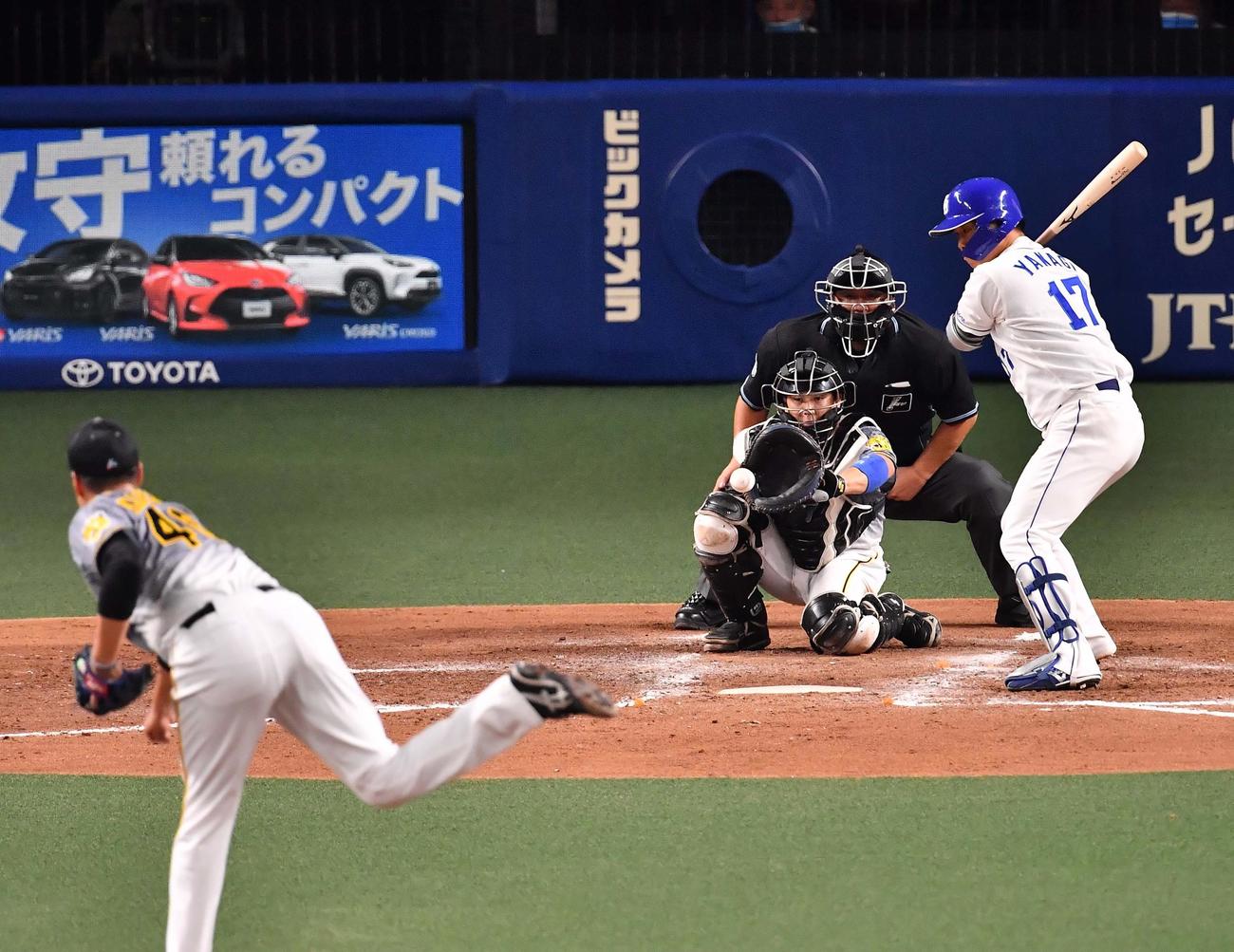 阪神対中日　4回裏中日2死満塁、三振に倒れる柳（撮影・上田博志）