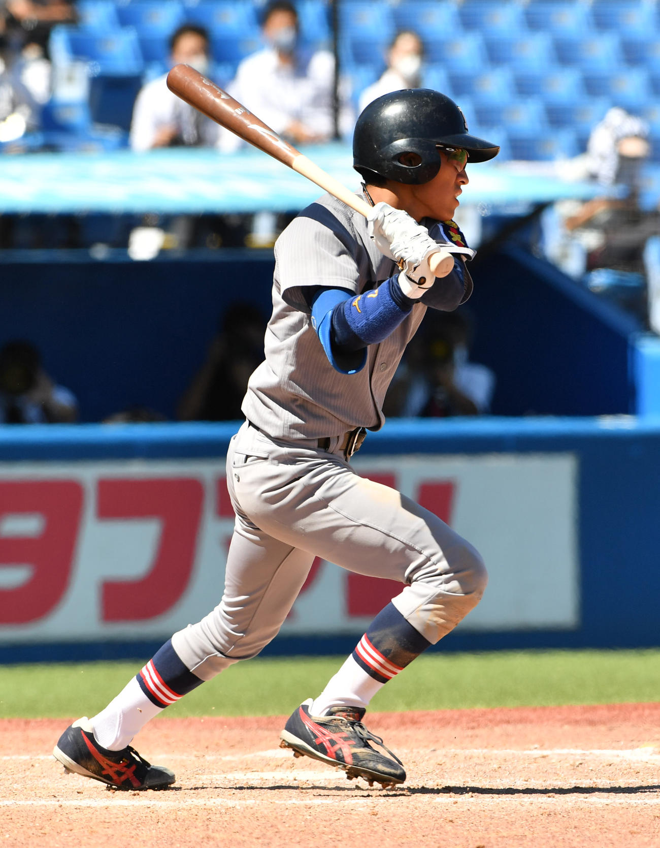 東大対慶大　3安打と活躍した慶大・渡部遼人（撮影・柴田隆二）