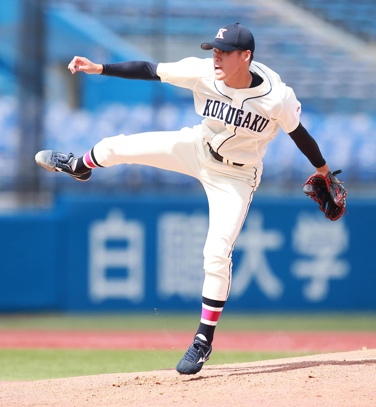 国学院大対青学大　力投する国学院大・坂口（撮影・野上伸悟）