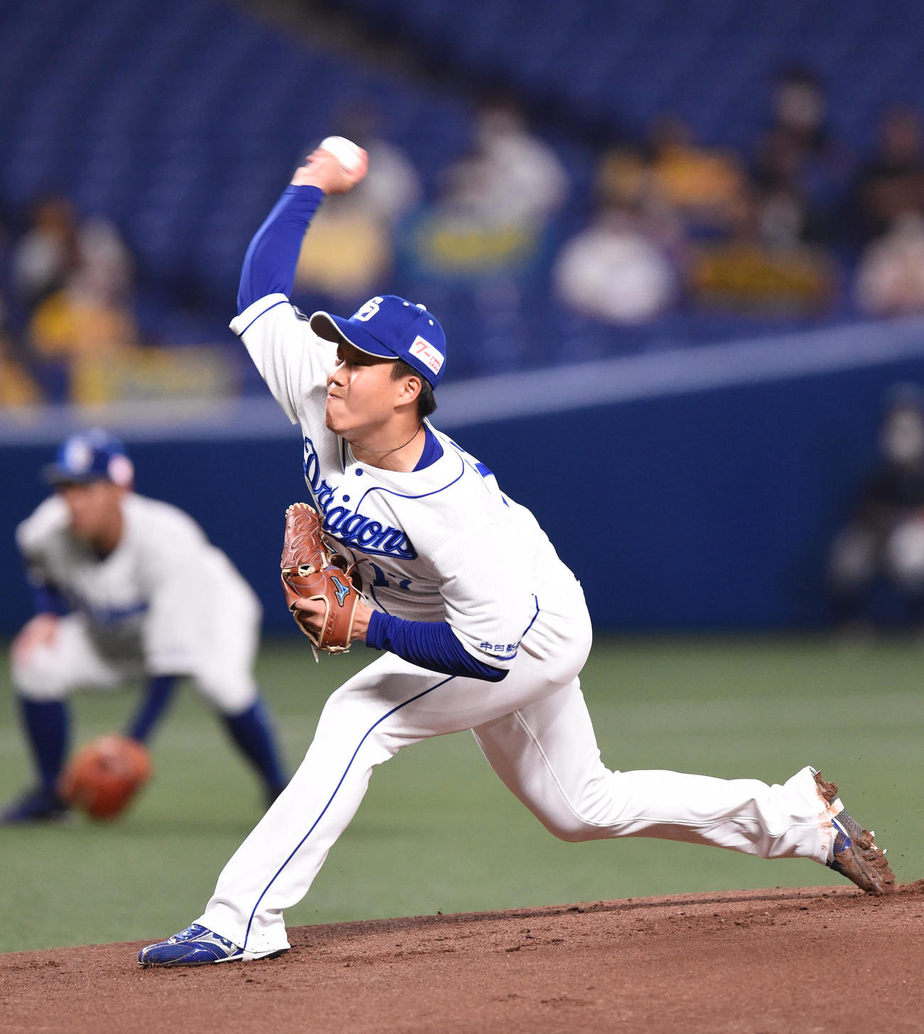 中日対阪神　力投する中日先発の柳（撮影・森本幸一）
