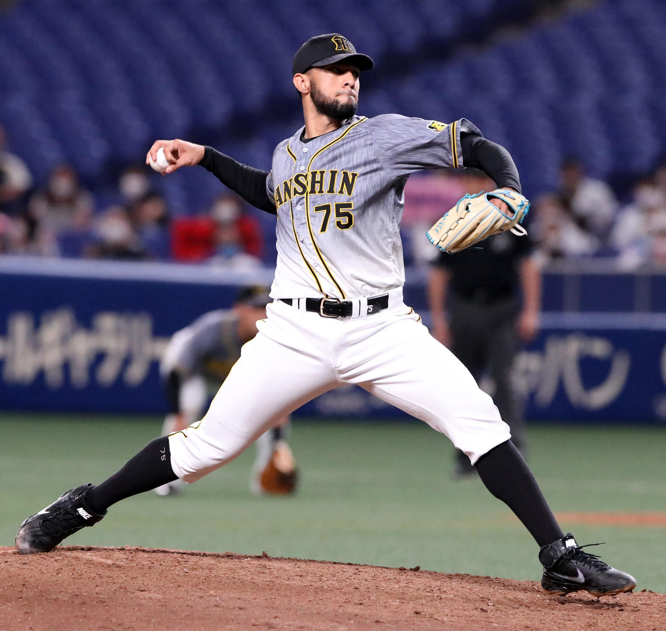 中日対阪神　9回裏に登板するスアレス（撮影・加藤哉）