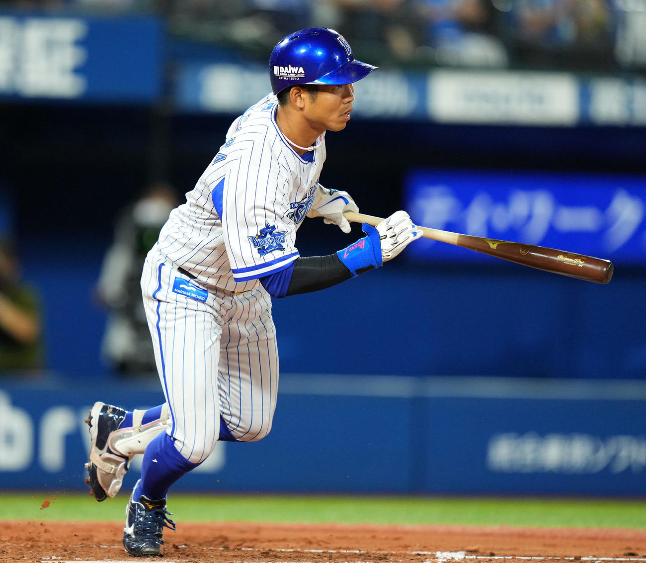 DeNA対ヤクルト　3回裏DeNA無死、右前打を放つ桑原（撮影・横山健太）