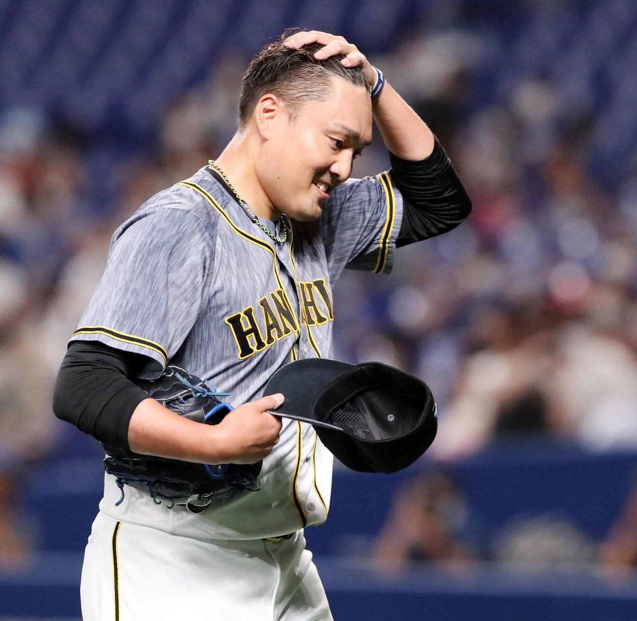 中日対阪神　4回裏中日2死満塁、柳から三振を奪ってピンチをしのいだ秋山（撮影・加藤哉）