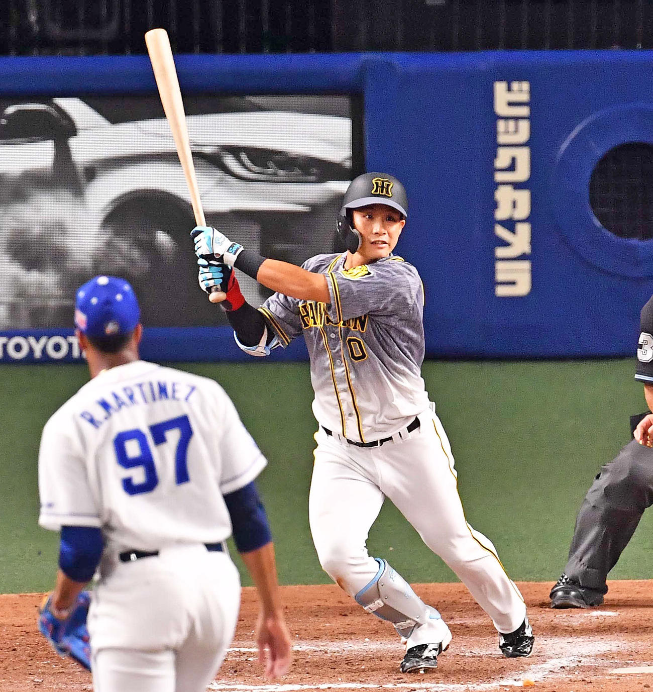 9回表阪神1死三塁、木浪は勝ち越し左犠飛を放つ（撮影・上田博志）