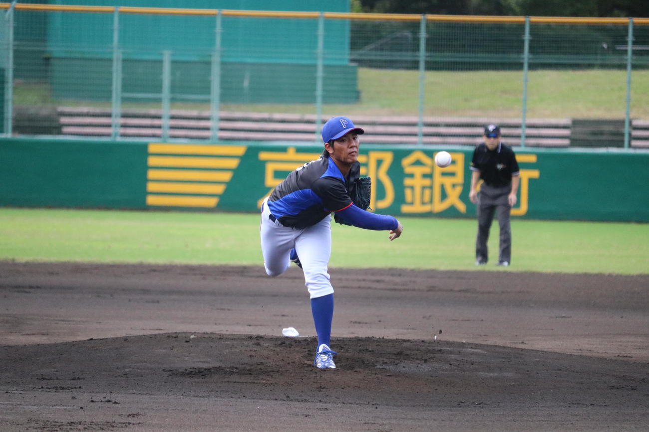 パナソニック先発の與座健人（撮影・林亮佑）
