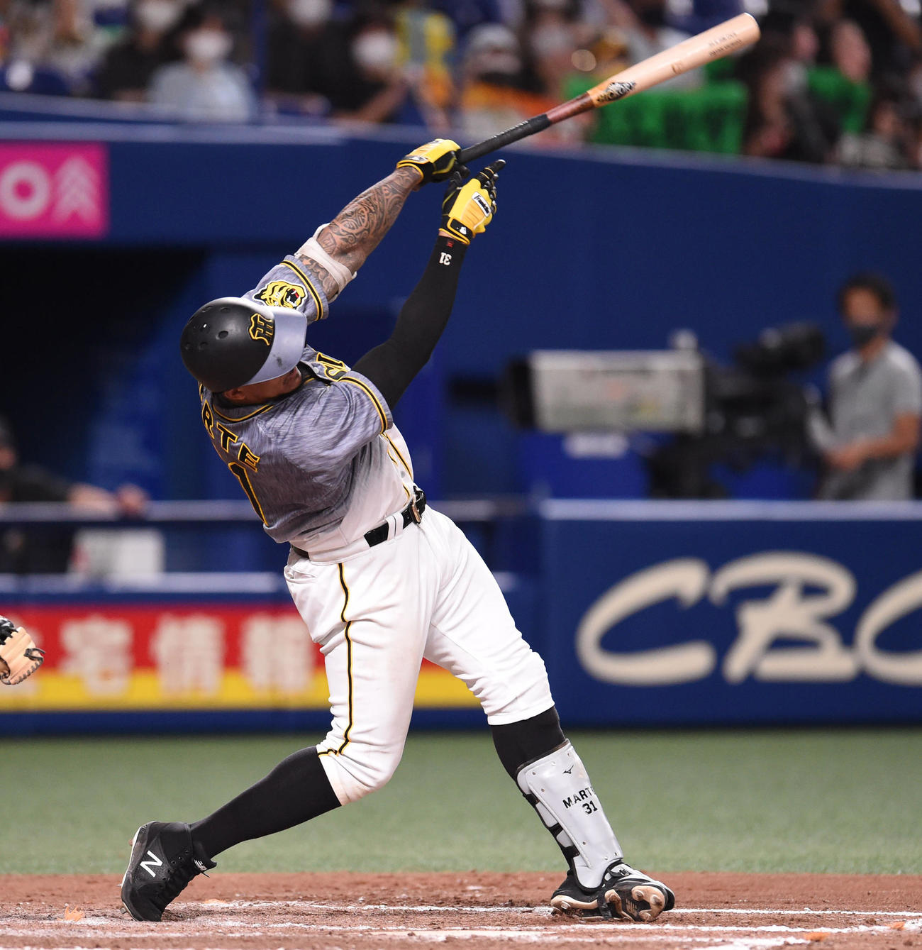 中日対阪神　8回表阪神1死一、二塁、左前適時打を放つマルテ（撮影・森本幸一）