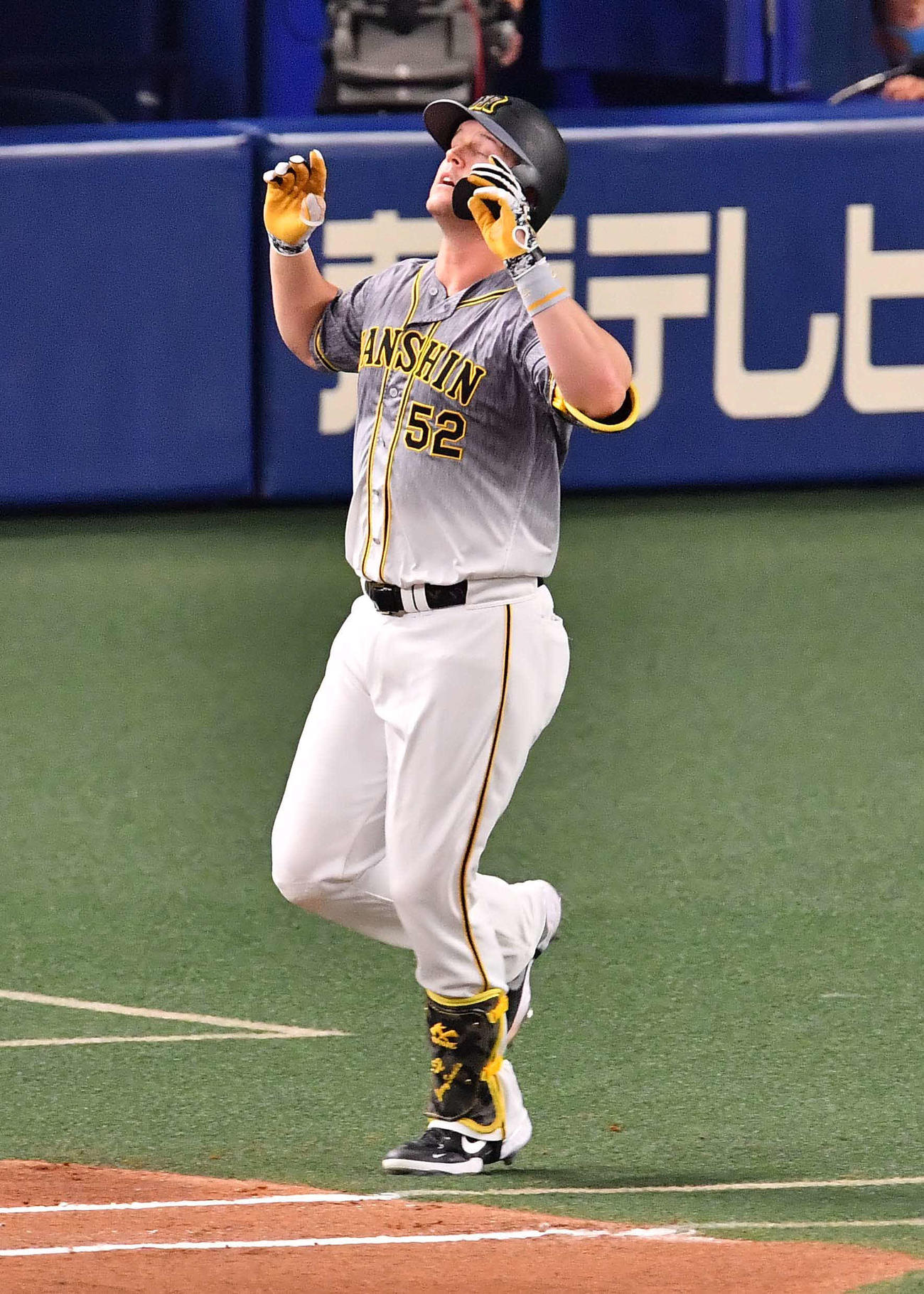 阪神対中日　4回表阪神1死、中前安打を放つサンズ（撮影・上田博志）