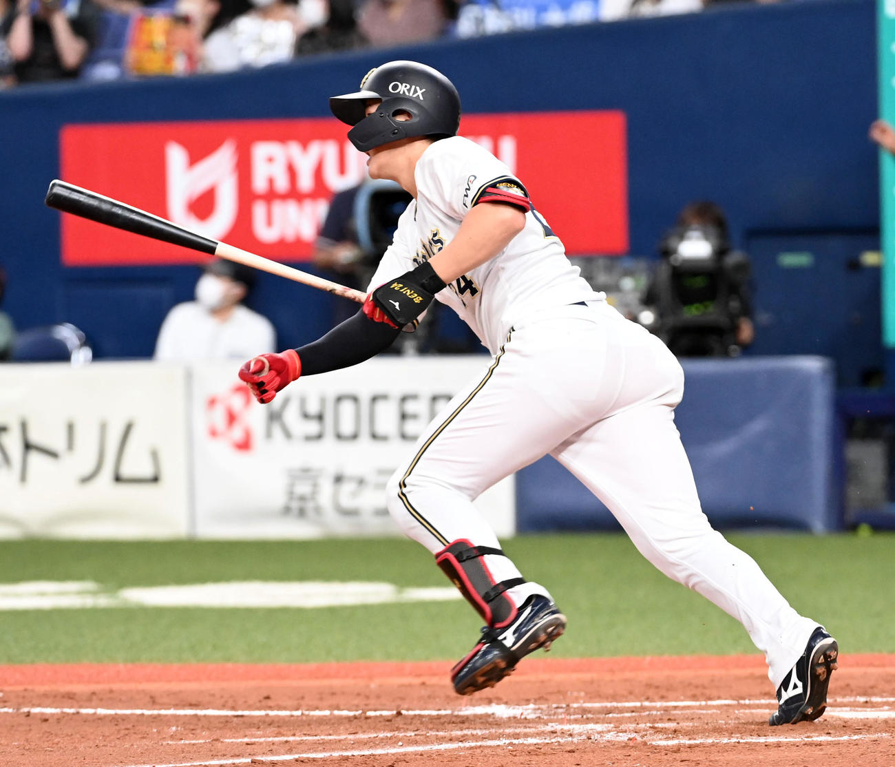 オリックス対日本ハム　7回裏オリックス2死満塁、紅林は中越えに走者一掃の逆転適時三塁打を放つ（撮影・前岡正明）
