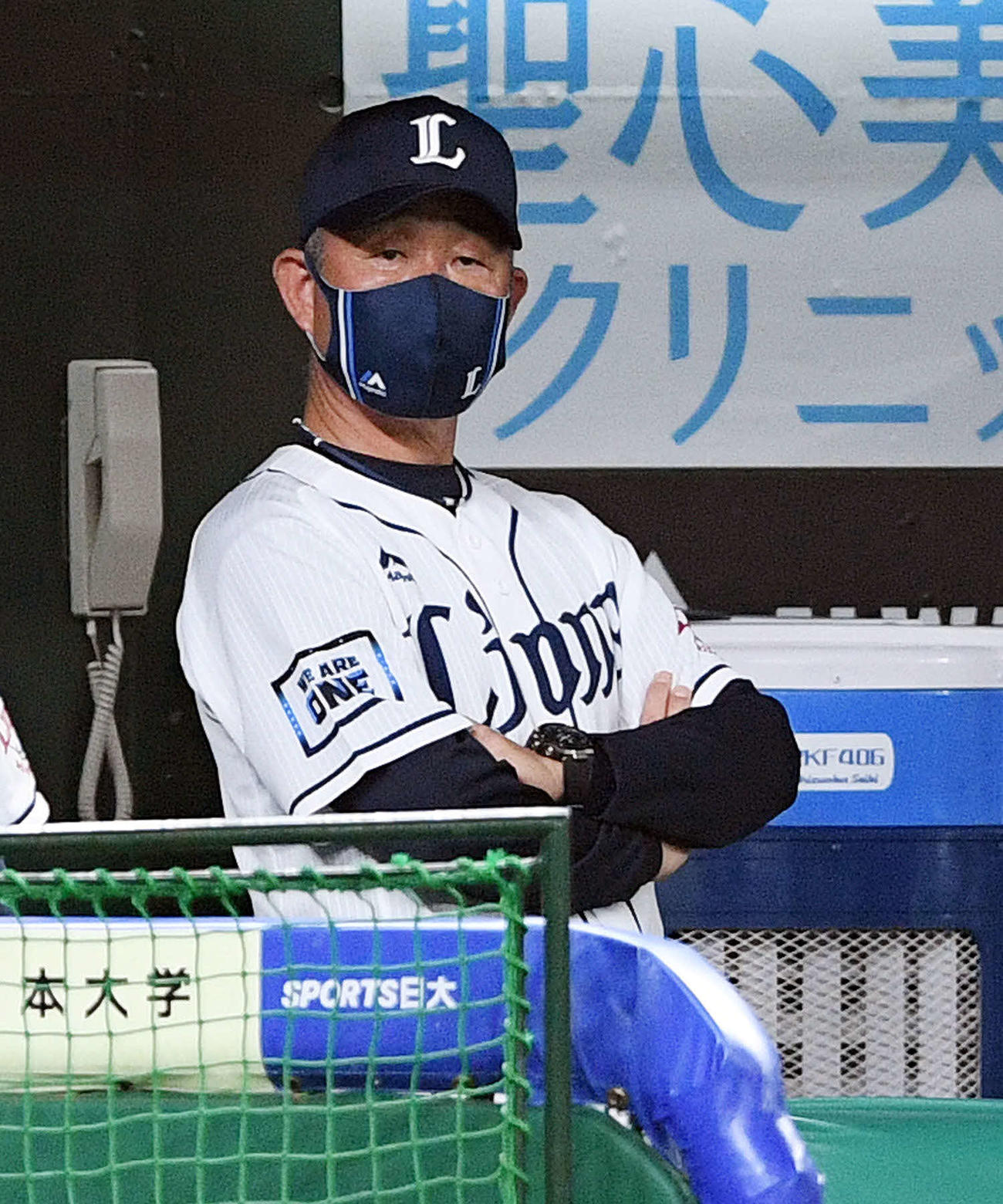西武対楽天　戦況を見つめる西武辻監督（撮影・滝沢徹郎）