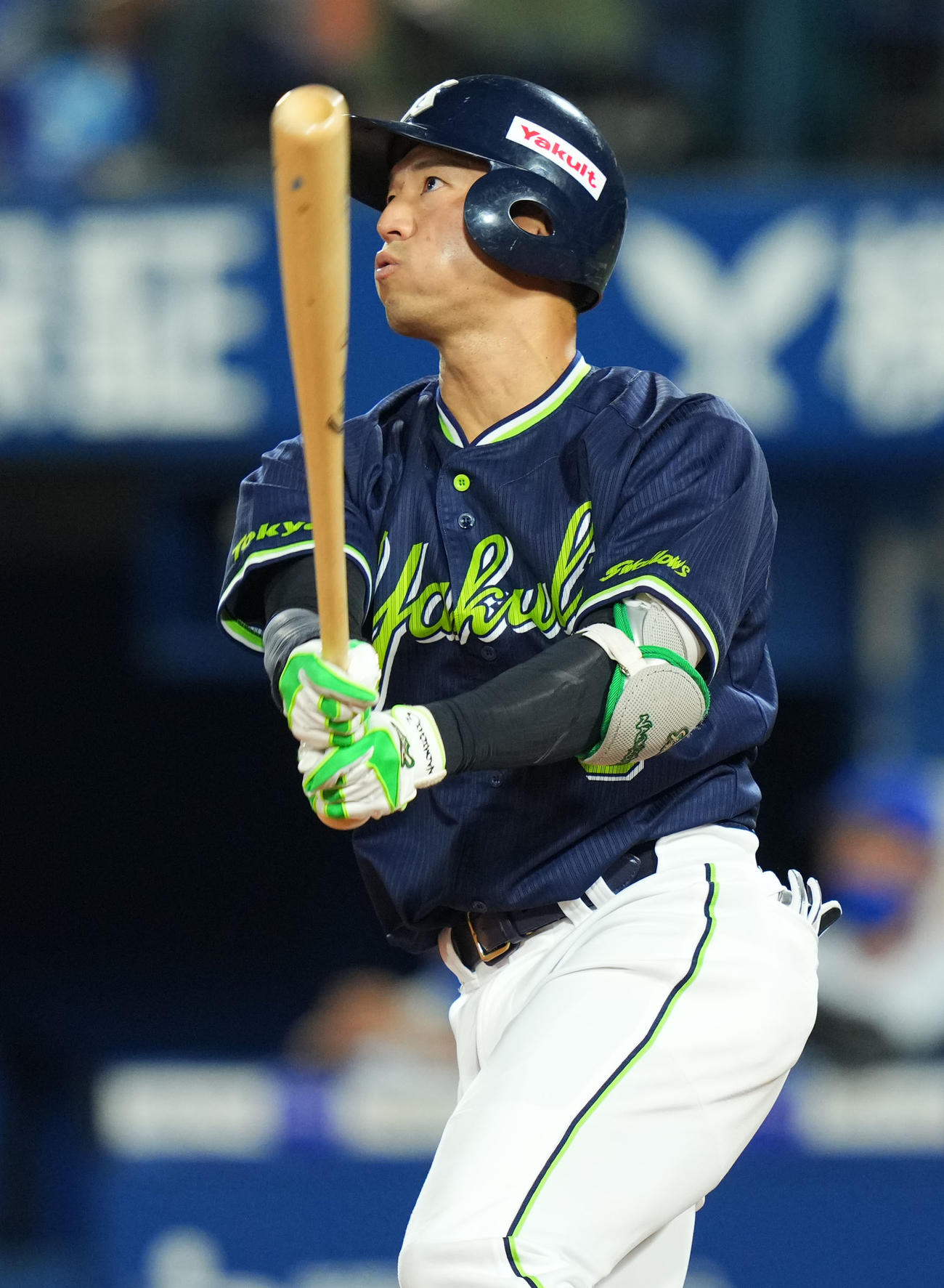 DeNA対ヤクルト　4回表ヤクルト2死一、二塁、左越え3点本塁打を放つ西浦（撮影・横山健太）