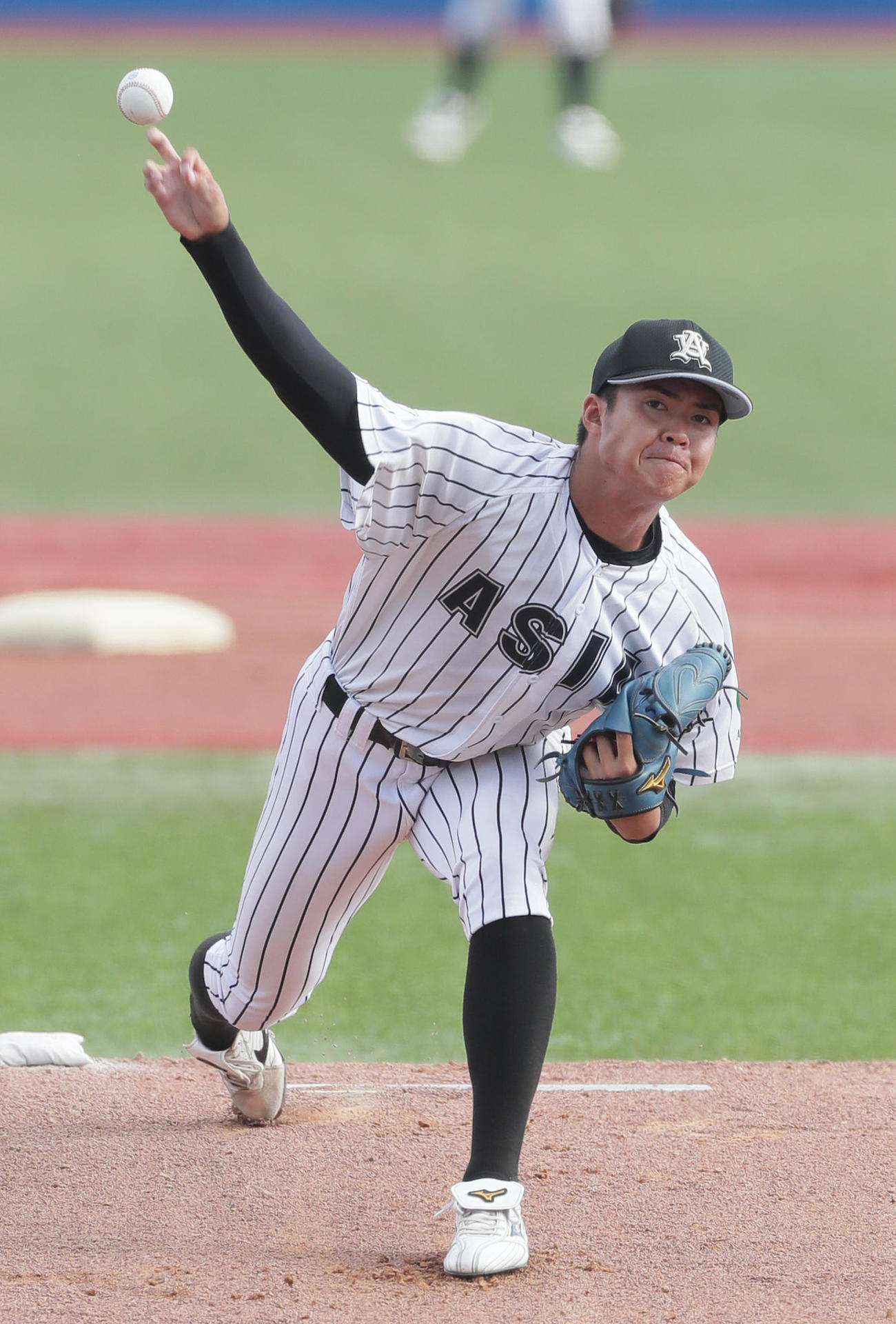 駒大対亜大　亜大先発の松本健（撮影・足立雅史）