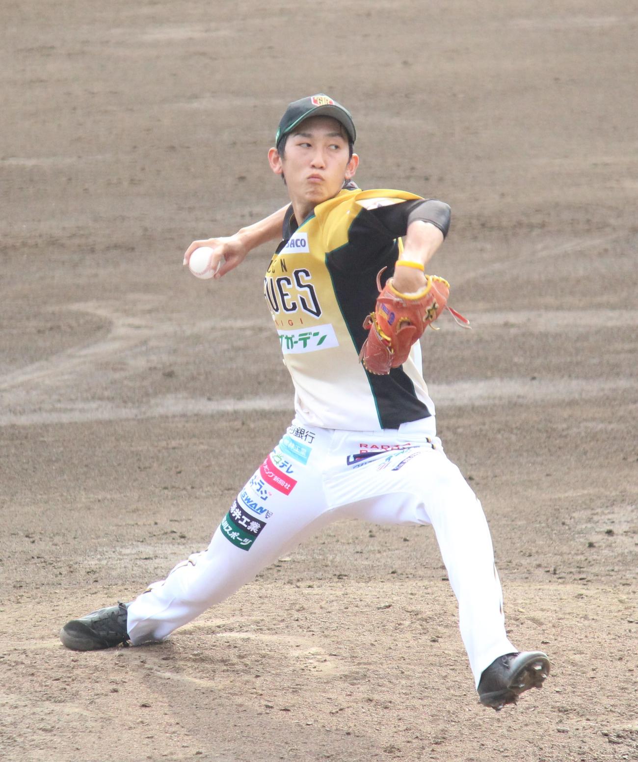BCリーグ選抜対巨人3軍　1イニングを無失点に抑えたBCリーグ選抜の栃木・手塚（撮影・保坂恭子）