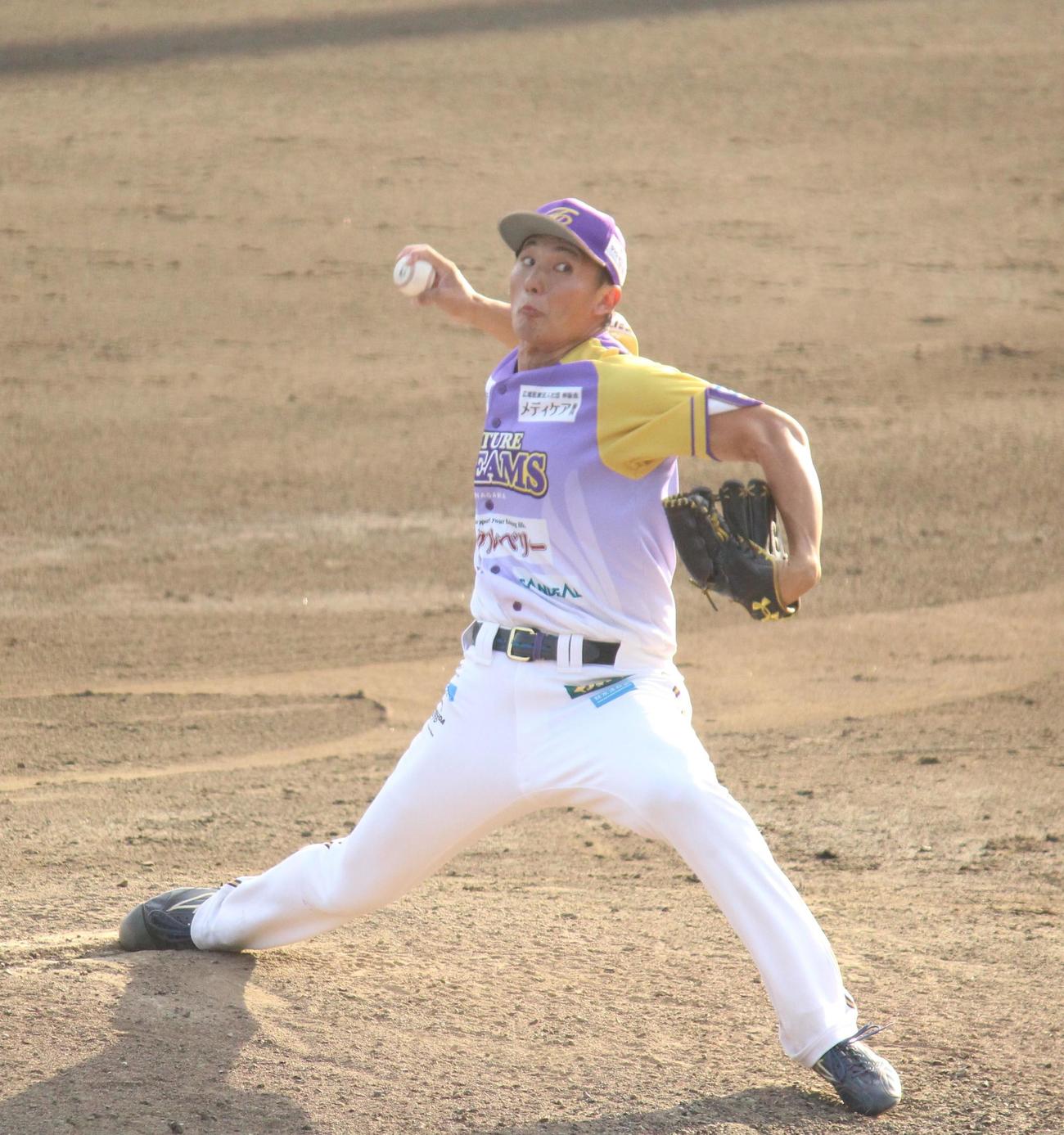BCリーグ選抜対巨人3軍　9回を無失点に抑えたBCリーグ選抜の神奈川・日高（撮影・保坂恭子）
