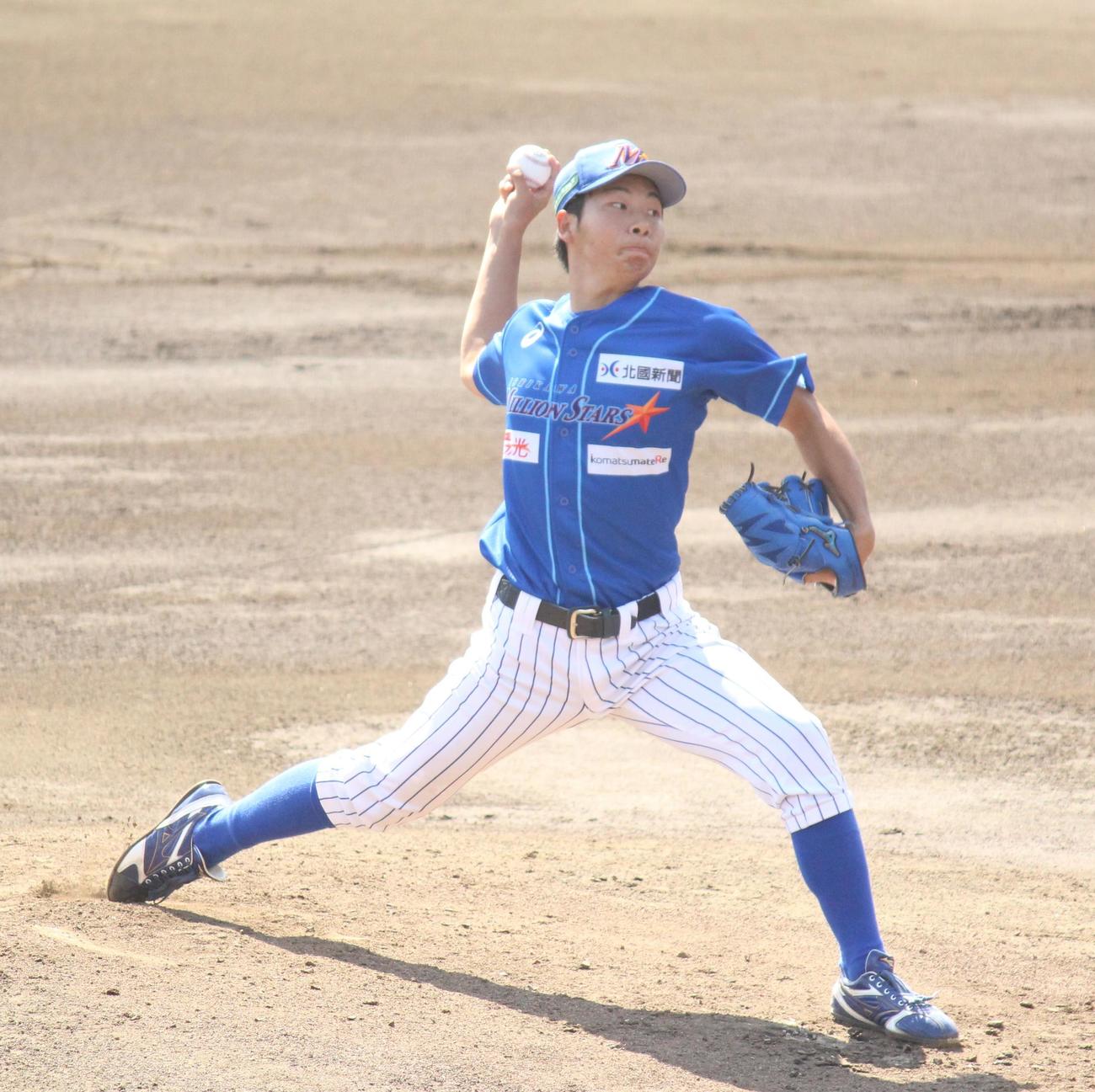 BCリーグ選抜対巨人3軍　先発し力投するBCリーグ選抜の石川・高田（撮影・保坂恭子）