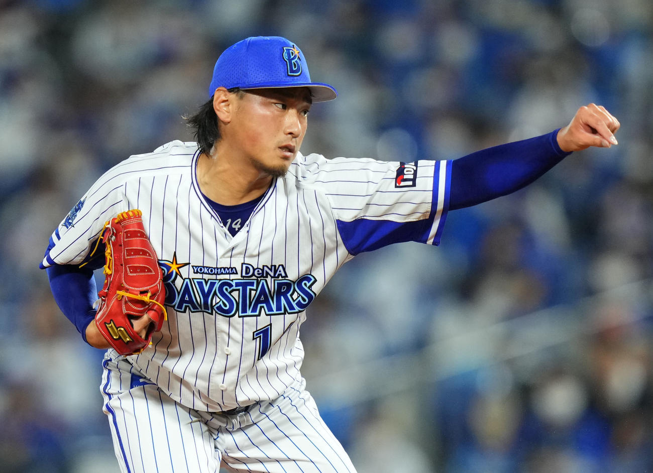 DeNA対ヤクルト　力投するDeNA先発の石田（撮影・横山健太）