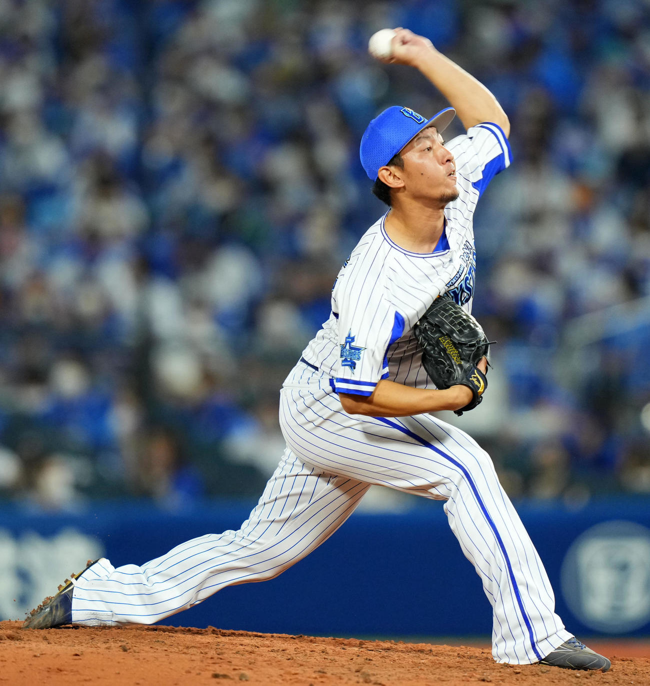 DeNA対ヤクルト　7回表から登板したDeNA田中健（撮影・横山健太）