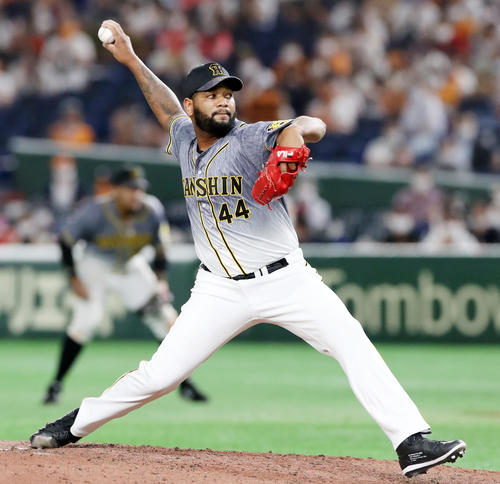 巨人対阪神　7回裏、阪神4番手で登板するアルカンタラ（撮影・加藤哉）