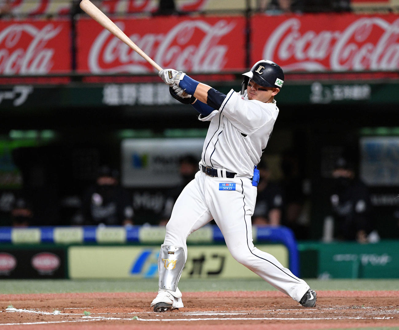 西武対ロッテ　1回裏西武2死、森は遊内野安打を放つ（撮影・滝沢徹郎）