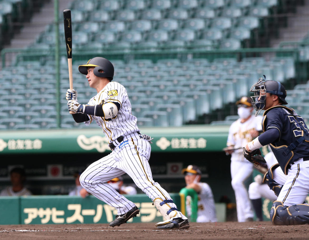 ウエスタン・リーグ阪神対オリックス　2回裏阪神無死二、三塁、山本は中前適時打を放つ（撮影・上山淳一）