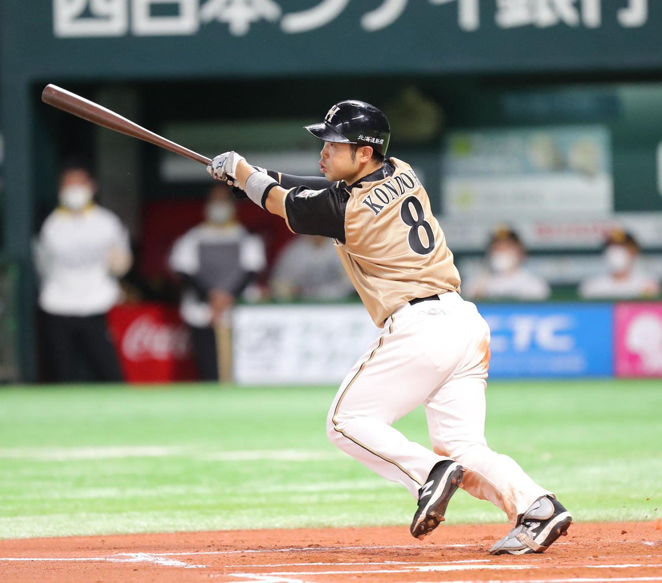 ソフトバンク対日本ハム　6回表日本ハム2死二塁、近藤健介は中越え適時二塁打を放つ（撮影・梅根麻紀）