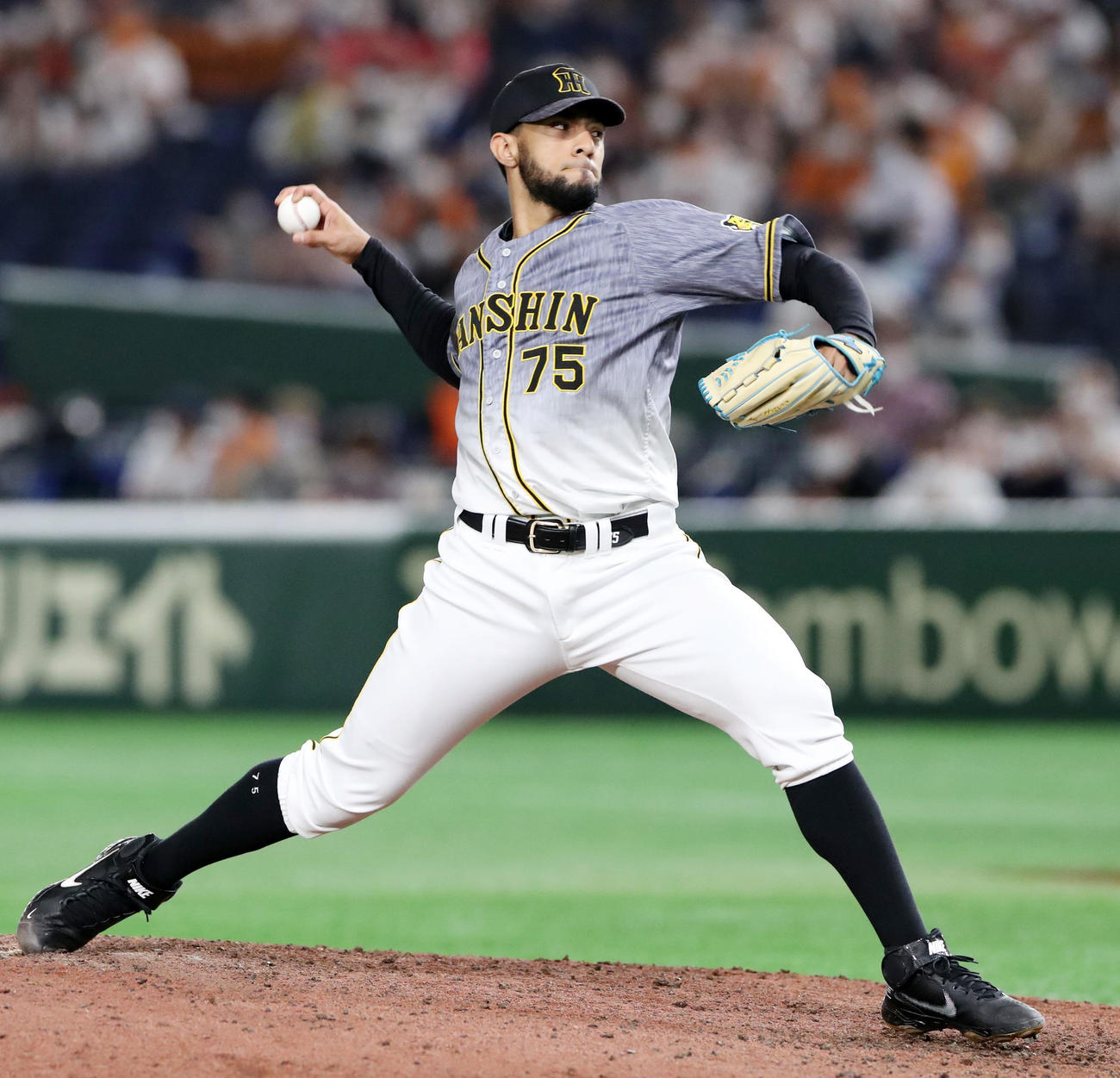 巨人対阪神　9回裏、阪神5番手で登板するスアレス（撮影・加藤哉）