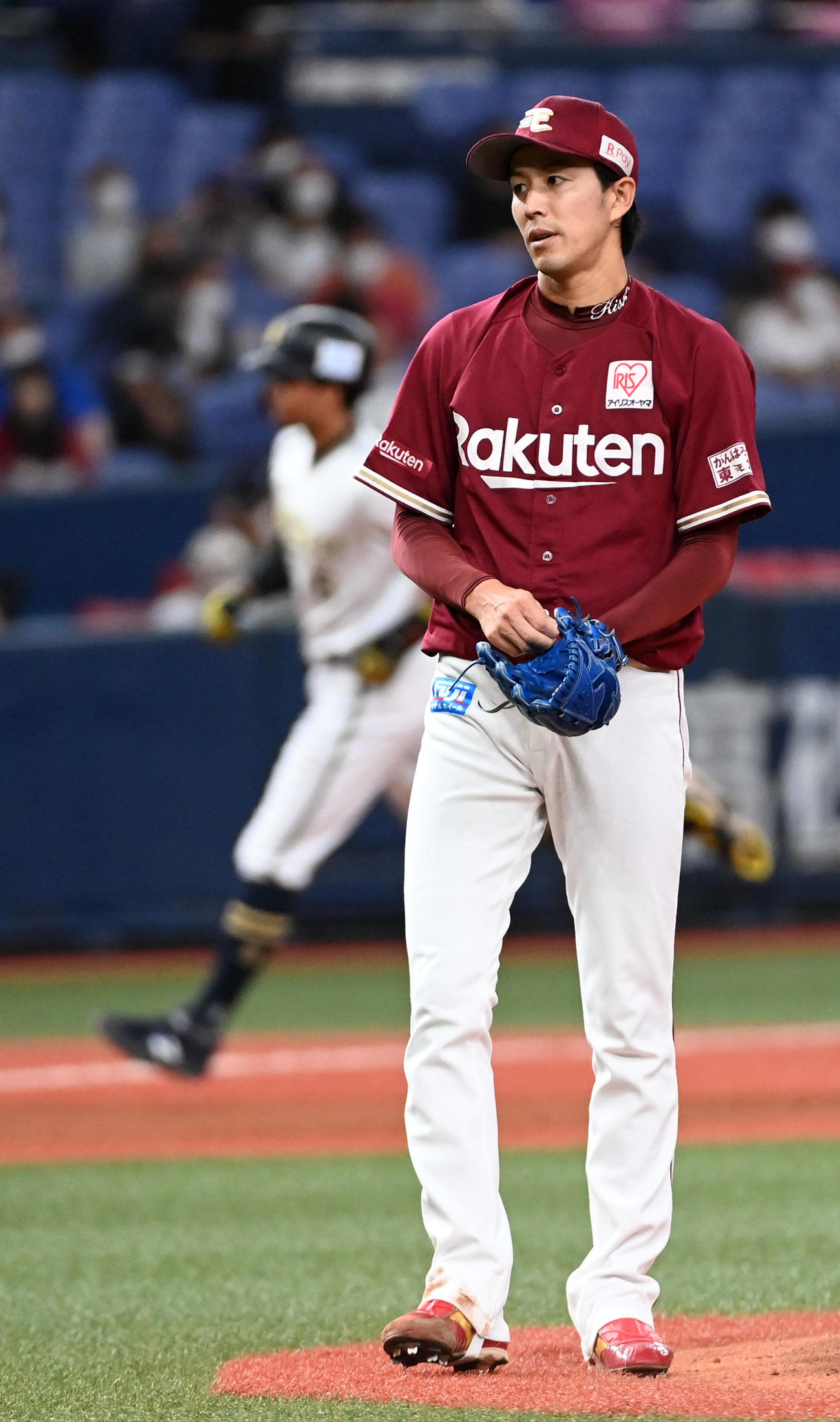 オリックス対楽天　1回裏オリックス1死、宗に右越え先制本塁打を打たれがっくりする岸（撮影・前岡正明）