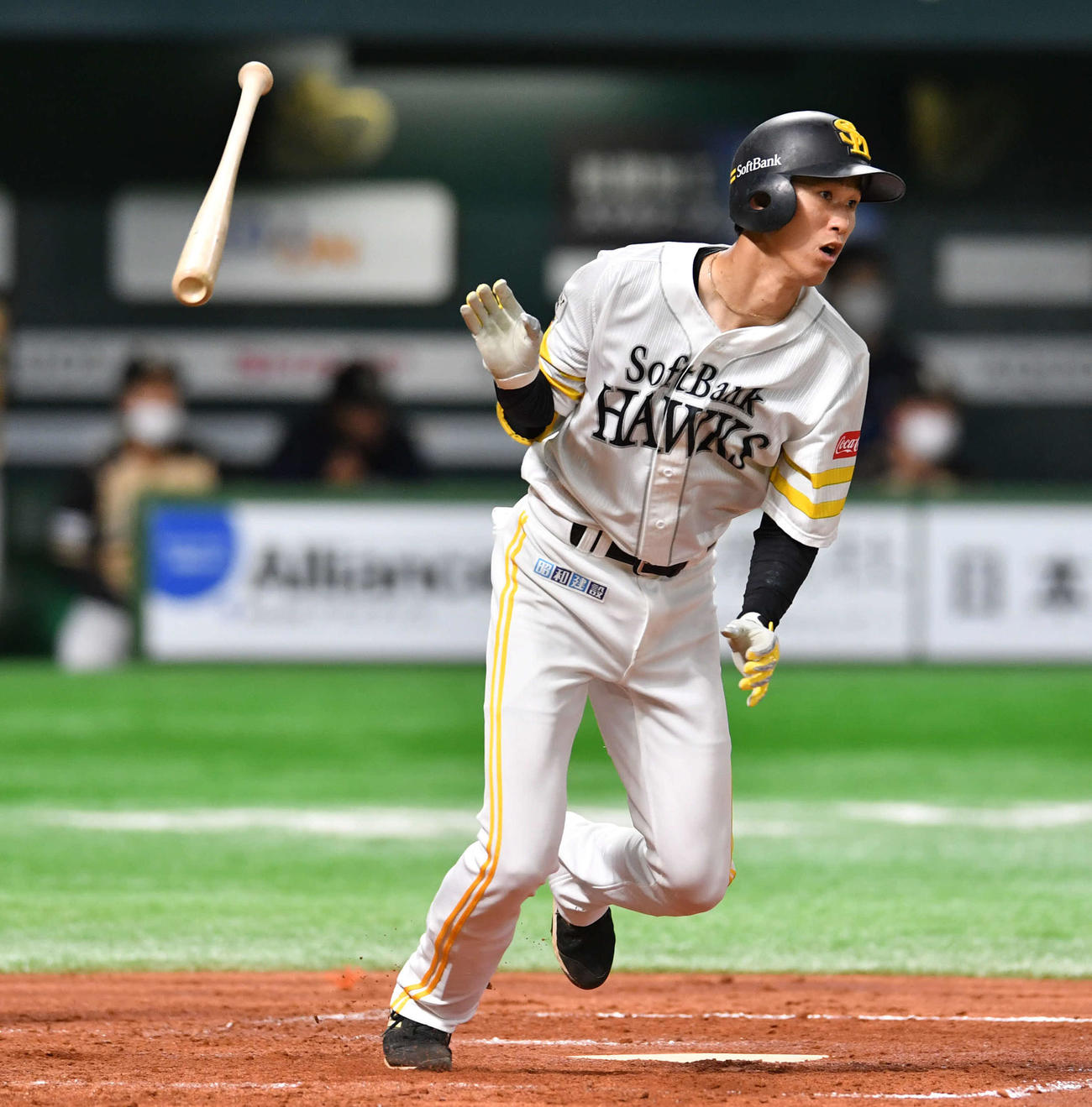 ソフトバンク対日本ハム　2回裏ソフトバンク2死満塁、三森は勝ち越しの右前2点適時打を放つ（撮影・岩下翔太）