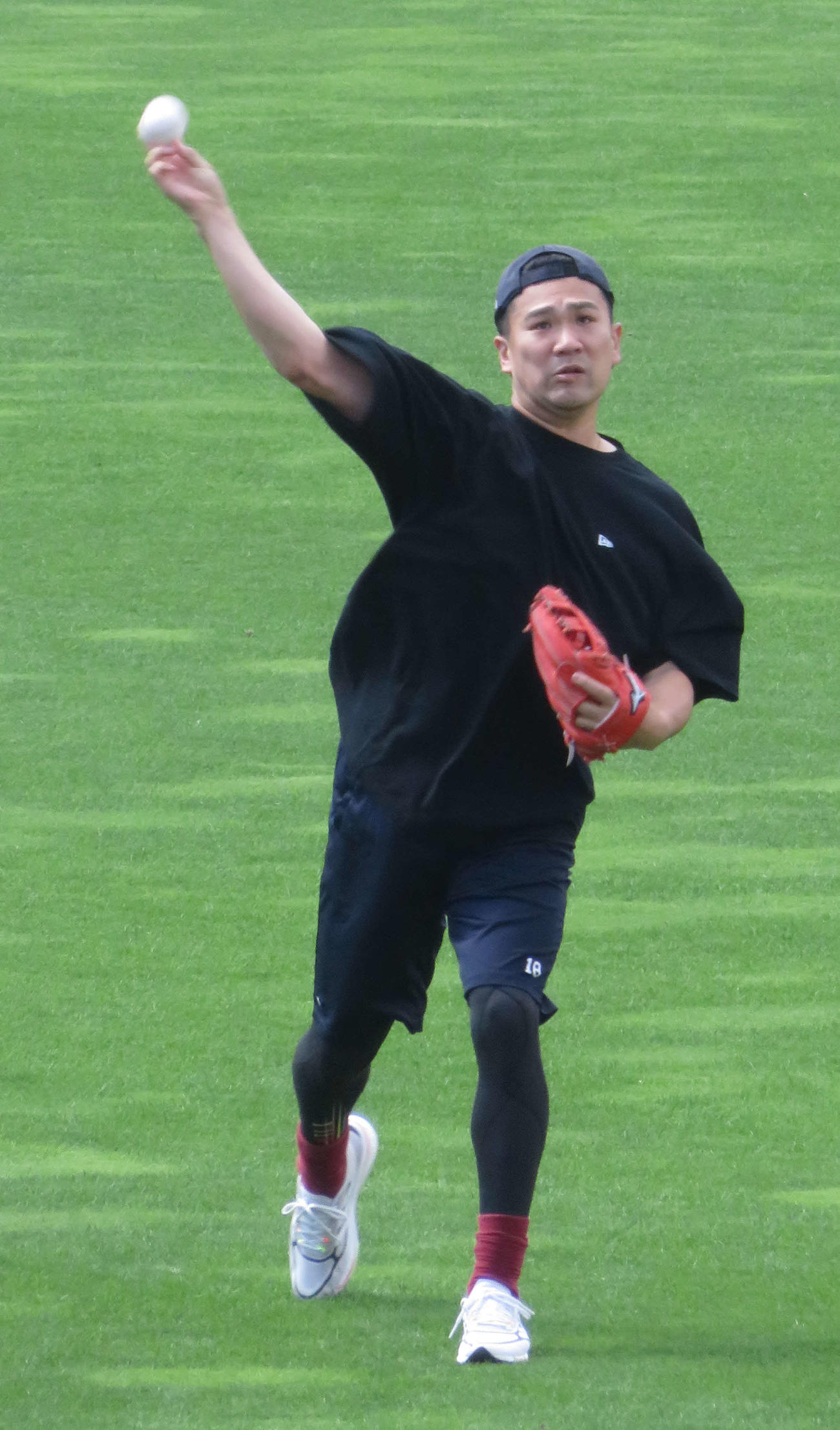 調整する楽天田中将＝2021年9月21日