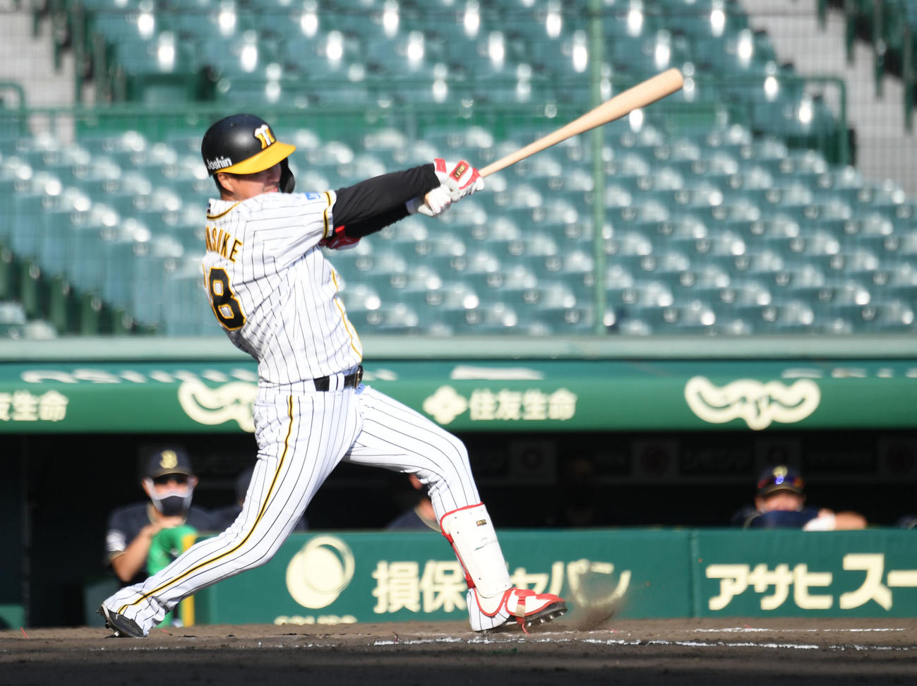 阪神対オリックス　10回裏無死一塁、最終打席で中前打を放つ俊介（撮影・滝沢美穂子）