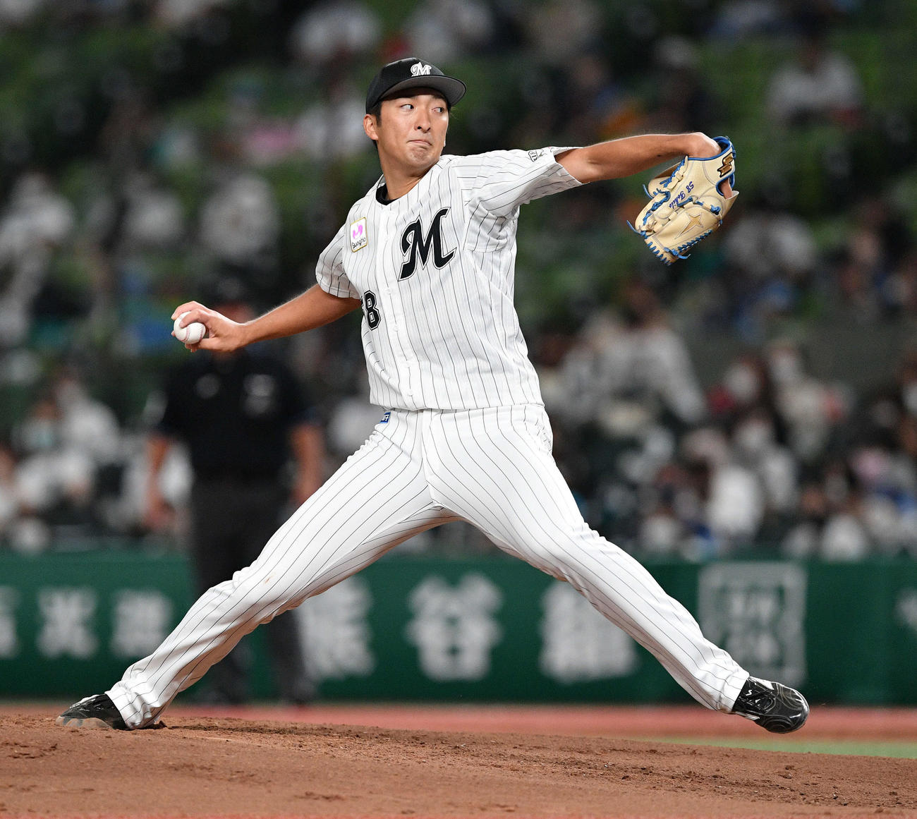 西武対ロッテ　力投するロッテ先発の河村（撮影・滝沢徹郎）
