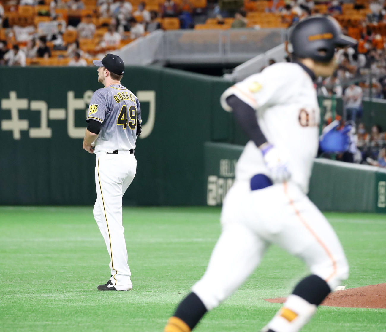巨人対阪神　6回裏巨人2死、ガンケルは松原に右越え本塁打を被弾（撮影・加藤哉）