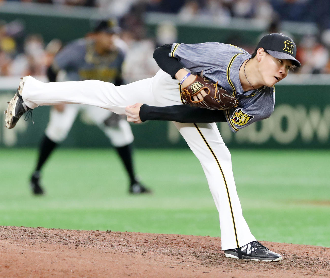 巨人対阪神　7回裏、阪神2番手で登板する及川（撮影・加藤哉）