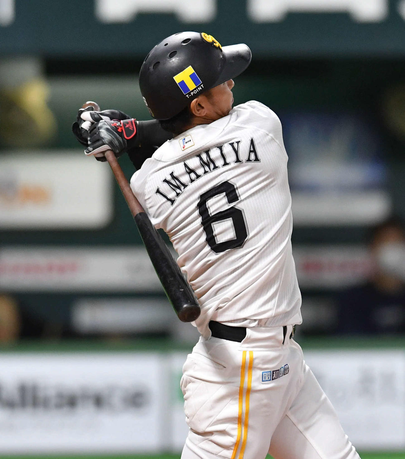 ソフトバンク対日本ハム　7回裏ソフトバンク1死、今宮は左越え本塁打を放つ（撮影・岩下翔太）