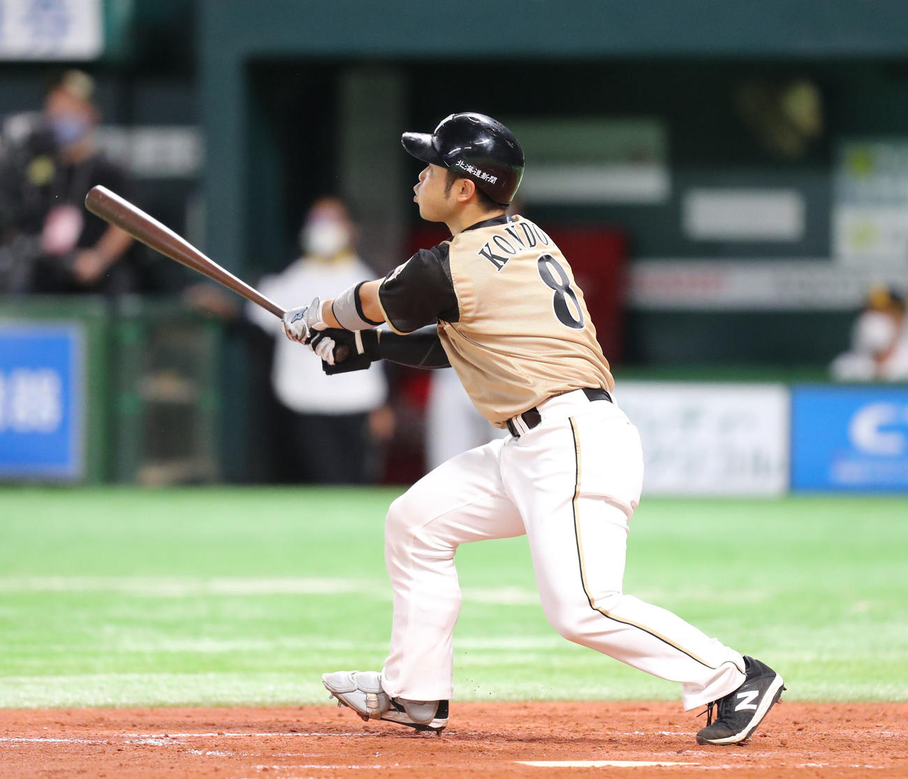 ソフトバンク対日本ハム　4回表日本ハム無死、近藤健介は右越えに先制本塁打を放つ（撮影・梅根麻紀）
