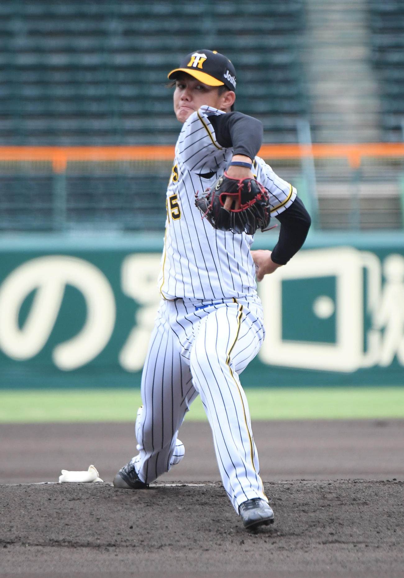 阪神対オリックス　阪神対オリックス　阪神先発の西（撮影・滝沢美穂子）