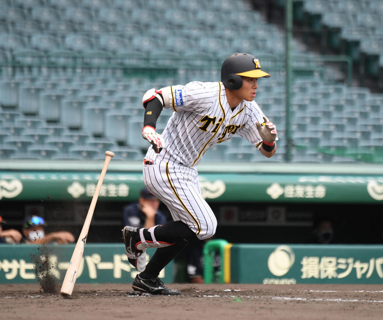 阪神対オリックス　阪神対オリックス　5回裏阪神2死一、二塁、遠藤は中前適時打を放つ（撮影・滝沢美穂子）