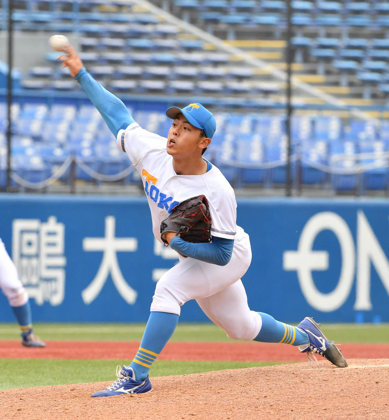 東大対立大　7回途中から登板した東大・井沢（撮影・柴田隆二）
