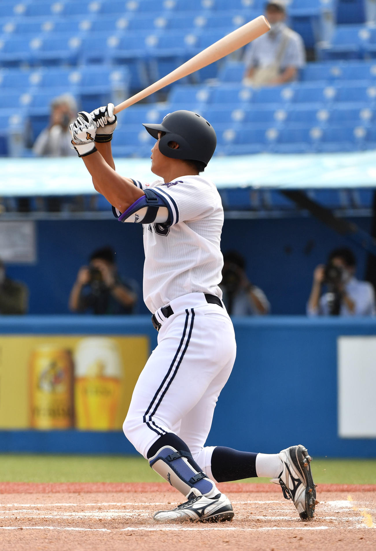 中大対青学大　7回表中大2死一、二塁、森下は右翼ポール際に本塁打を放つ（撮影・柴田隆二）