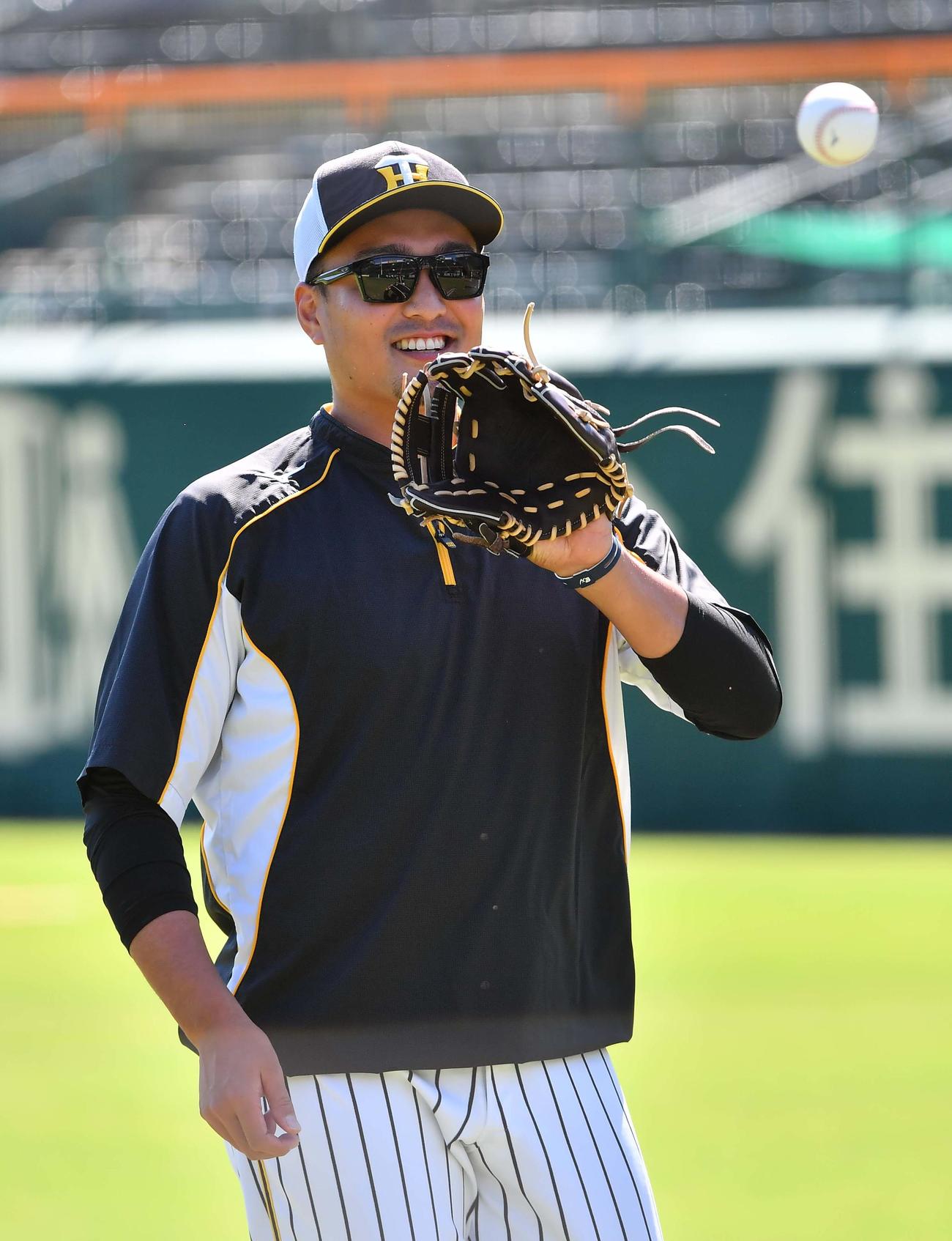 甲子園球場で調整する秋山（撮影・上田博志）