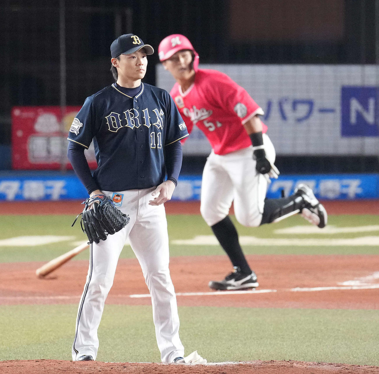 ロッテ対オリックス　3回裏ロッテ無死、山口に先制の左越えソロ本塁打を浴びる山崎福（撮影・鈴木みどり）